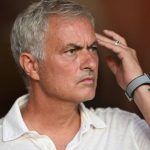 Mourinho erhält eine Gelbe Karte, ohne ein Wort zu sagen