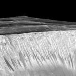 Mars-Mysterium gelöst: Dunkle Streifen sind keine Hinweise auf Wasser, sondern Staubspuren
