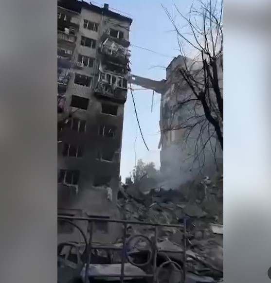 Russische Rakete trifft Wohnhaus in Kiew