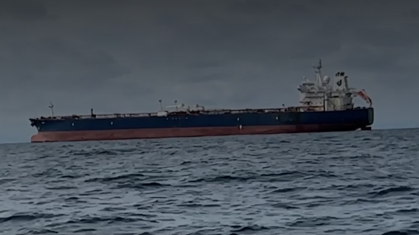 Russisches U-Boot eskortiert Öltanker