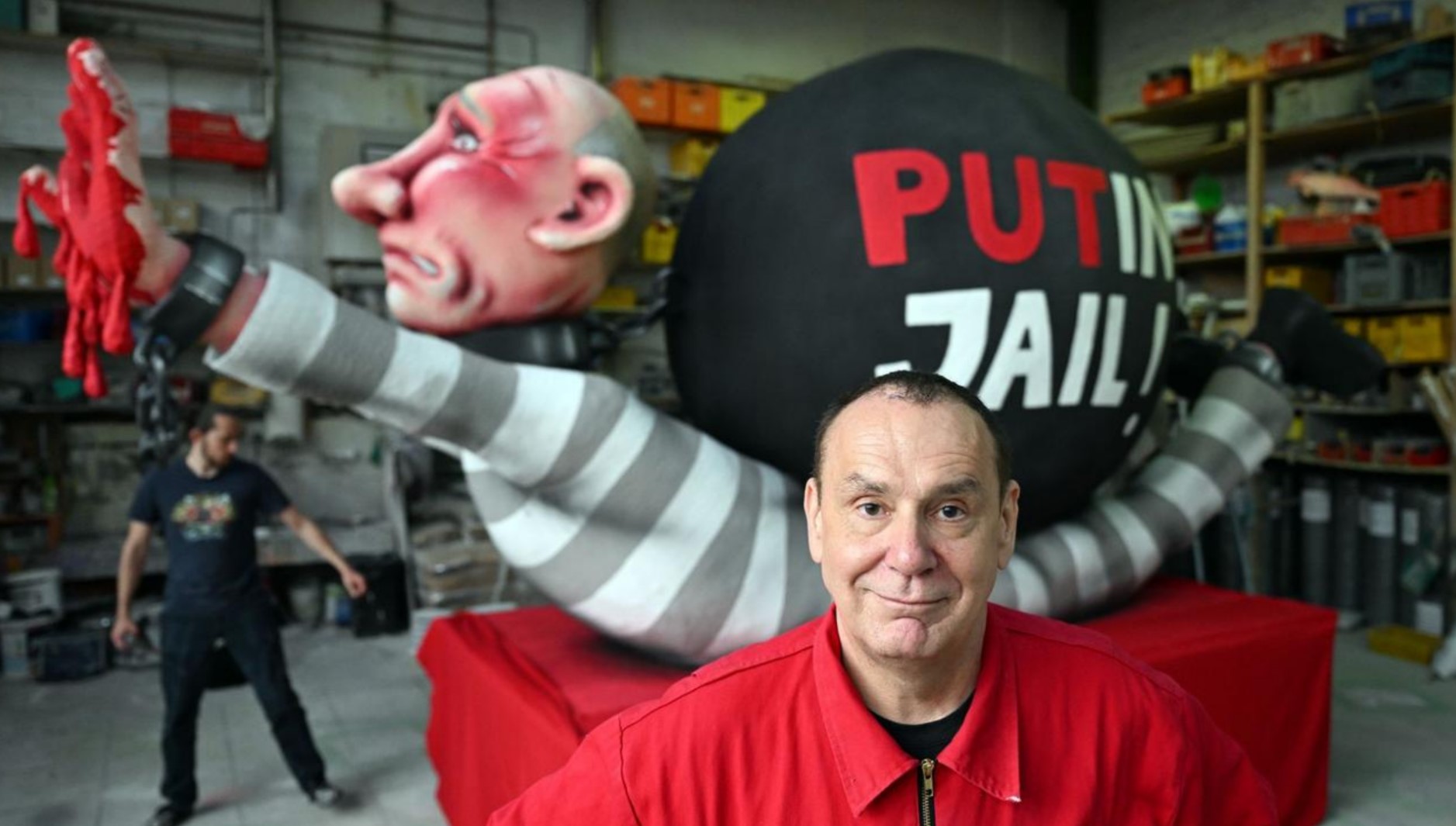 Putin-Satire beim Rosenmontagszug in Düsseldorf